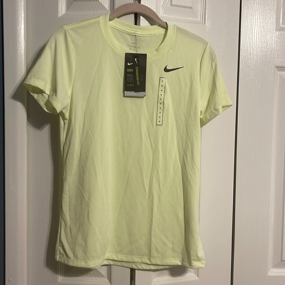 Nike Tops - NWT Nike dri-fit legend short sleeve shirt in green size small